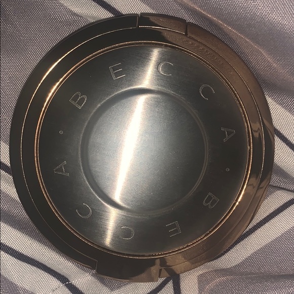 SOLDBECCA cosmetics highlight in Gold Lava - Picture 3 of 6